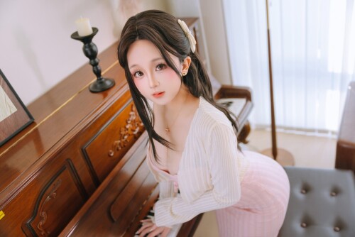 日奈娇 (樱井小莜) - 钢琴老师 预览展示图 1