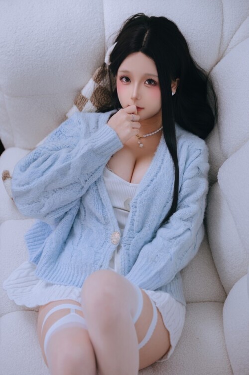 日奈娇 (樱井小莜) - 与学姐约会 预览展示图 3