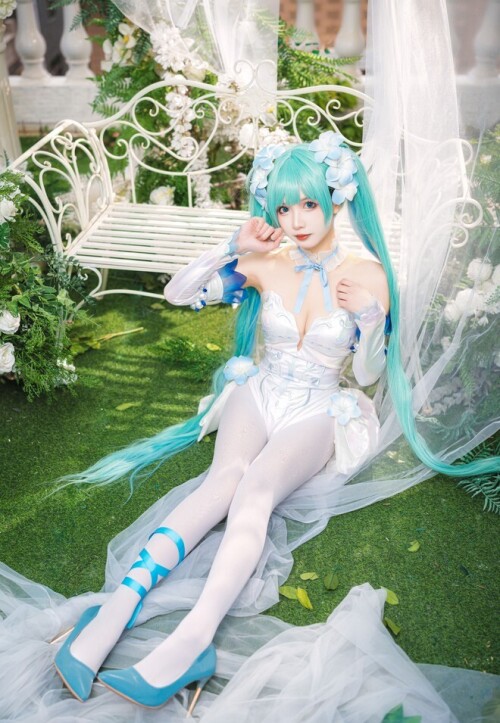 挽希 – miku 粉蝶花精灵 [18P-61.5MB]