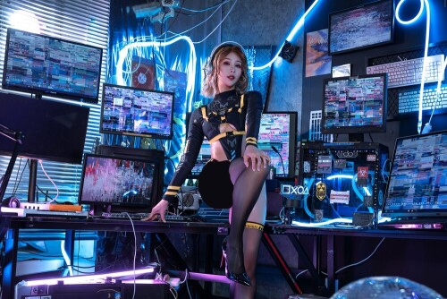 云溪溪 – 奶桃 骇入 [100P1V-1.98GB]