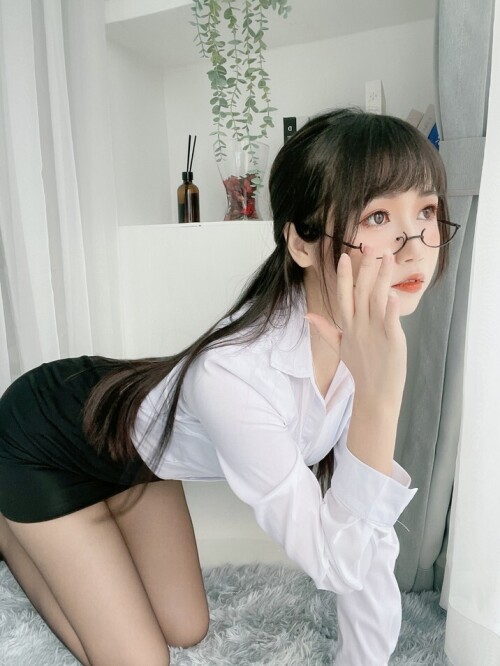 不呆猫 – 黑丝包臀OL [24P5V-908MB]