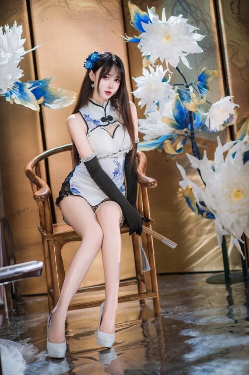 羽生三未 - 瓶儿 青花瓷旗袍 预览展示图 5