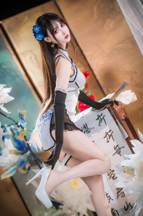 羽生三未 - 瓶儿 青花瓷旗袍 预览展示图 6
