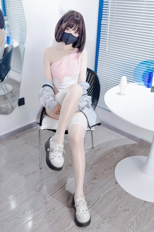 洛桑w伊梓 - 甜筒 预览展示图 5