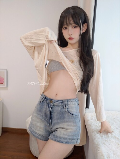 迷之呆梨 - 2025-08月fantia会员订阅合集 (全6期) 预览展示图 2