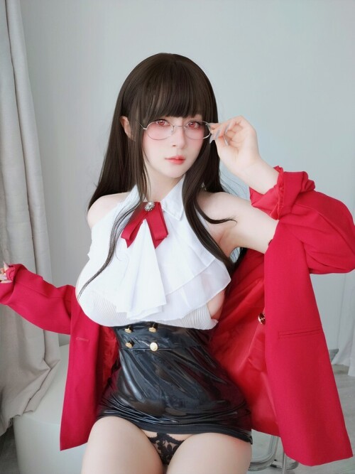 白银81 – Fantia 2024年11月订阅合集（16套） [137P3V-1.23GB]