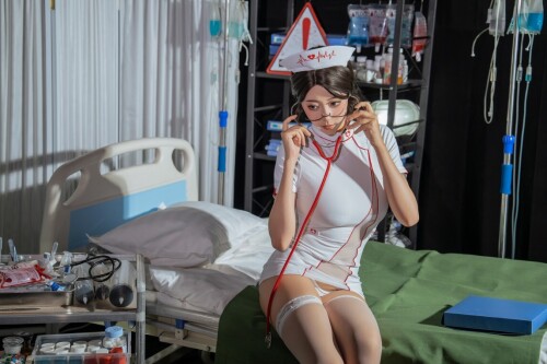 奈汐酱nice - 心动护士 预览展示图 3