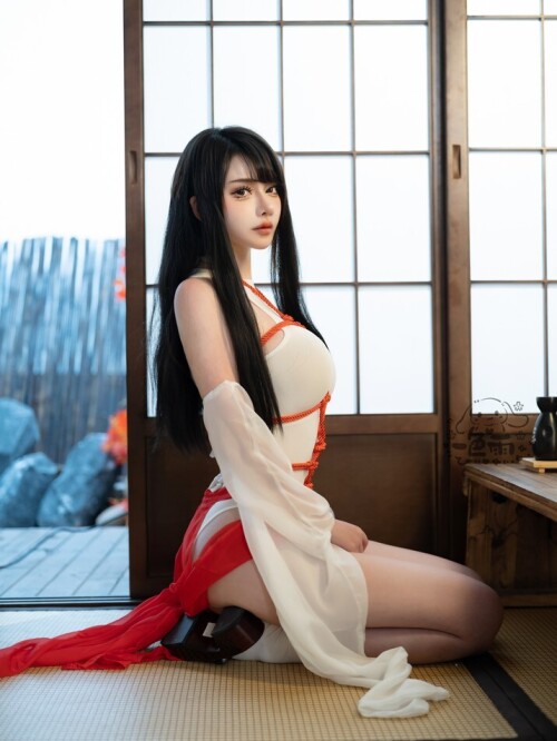一色雨 - 巫女 预览展示图 2