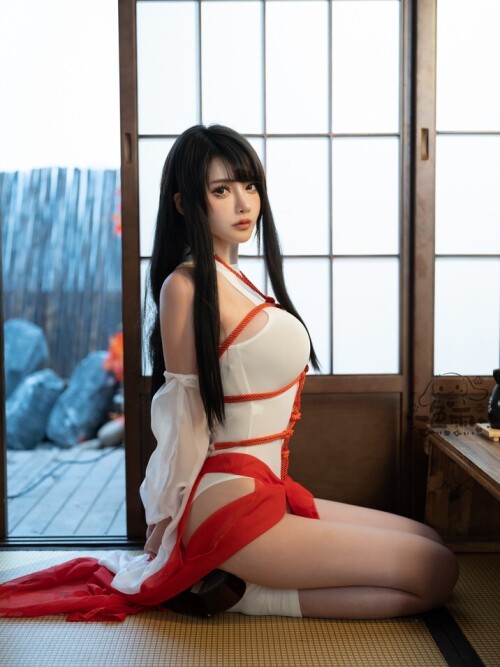 一色雨 - 巫女 预览展示图 1