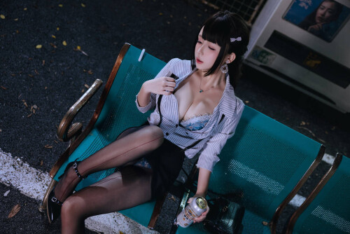 日奈娇 (樱井小莜) - 下班的OL 预览展示图 2