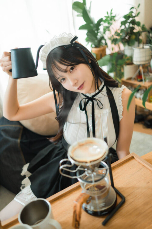 けん研🧪 (けんけん) - DL写真集 推し型メイドロイドとしたいこと 预览展示图 2