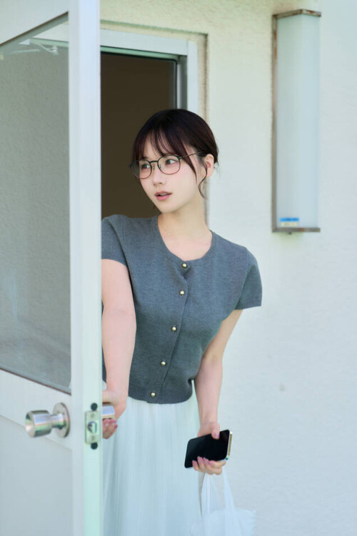 けん研🧪 (けんけん) -【DL】ミルク先生の特別授業写真集 [131P-311MB]