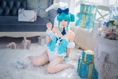 猫大人 - 初音白兔 预览展示图 2