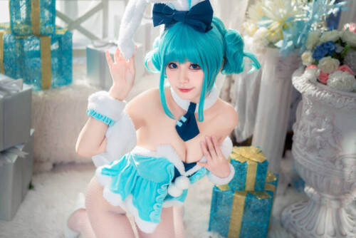 猫大人 – 初音白兔 [24P-280MB]