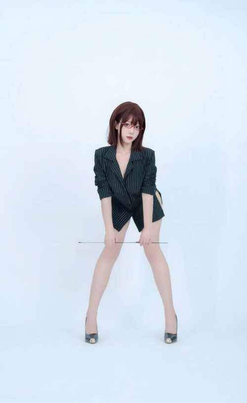 Bangni邦尼 - 衬衫女秘书 预览展示图 6
