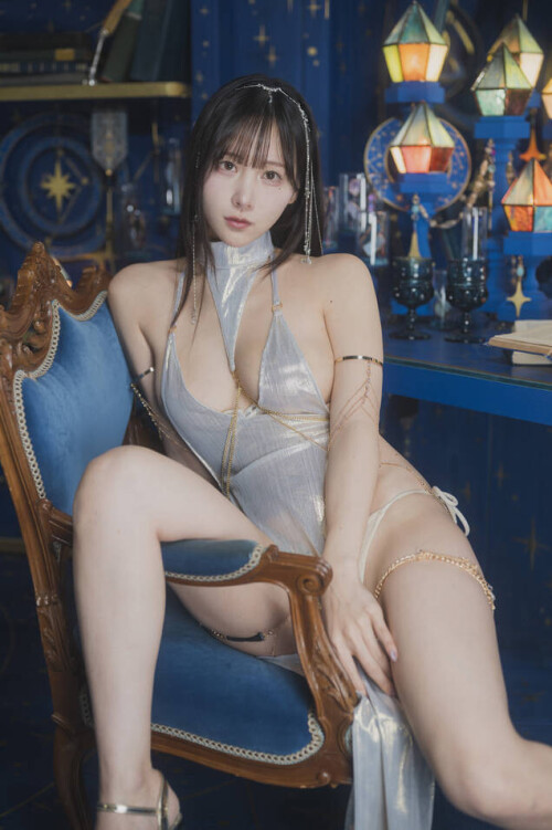 けん研🧪 (けんけん) - 【DL】Crystal 2026生誕写真集 预览展示图 2