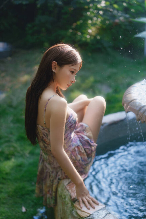 蠢沫沫 – 水池碎花裙 [27P-675MB]