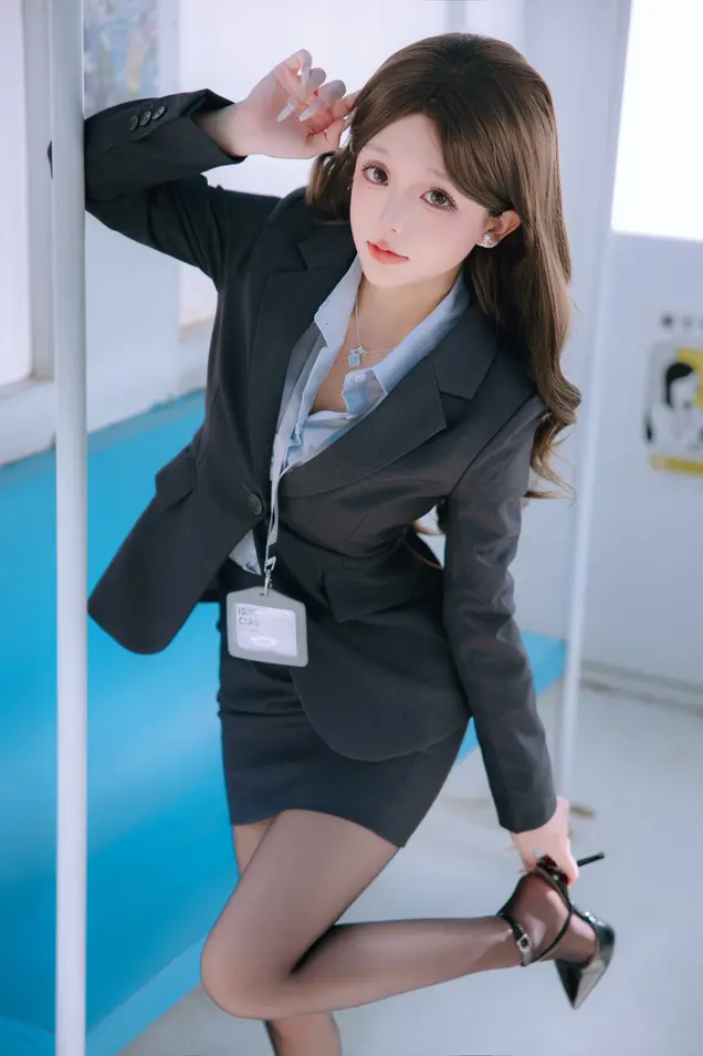 日奈娇 (樱井小莜) - 电车上班族 预览展示图 3