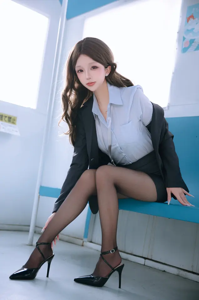 日奈娇 (樱井小莜) – 电车上班族 [242P4V-1.58GB]