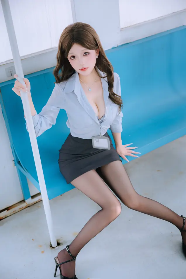 日奈娇 (樱井小莜) - 电车上班族 预览展示图 4