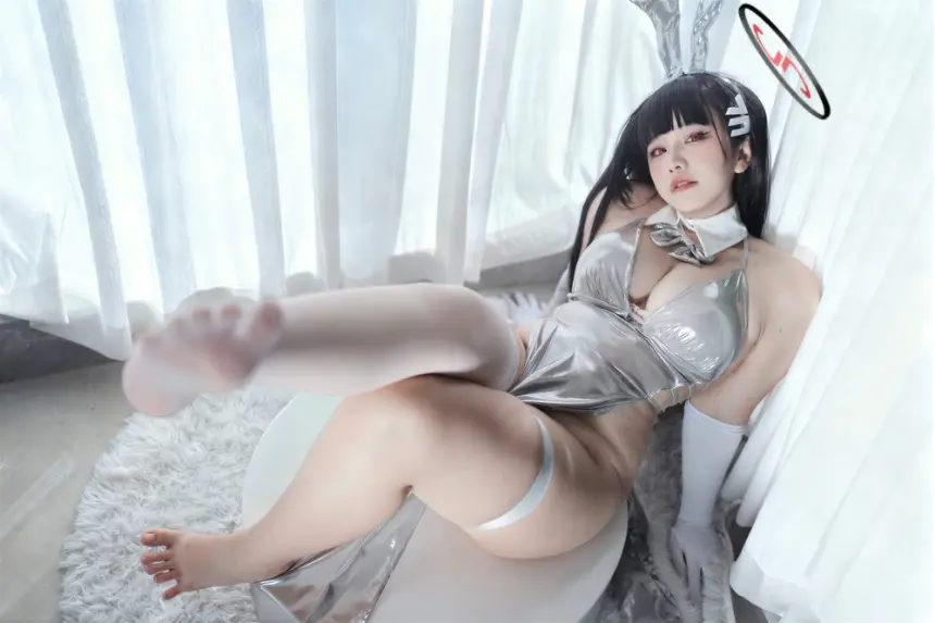 阿半今天很开心 – 蔚蓝档案 调月莉音 银色长裙 [102P3V-1.19GB]