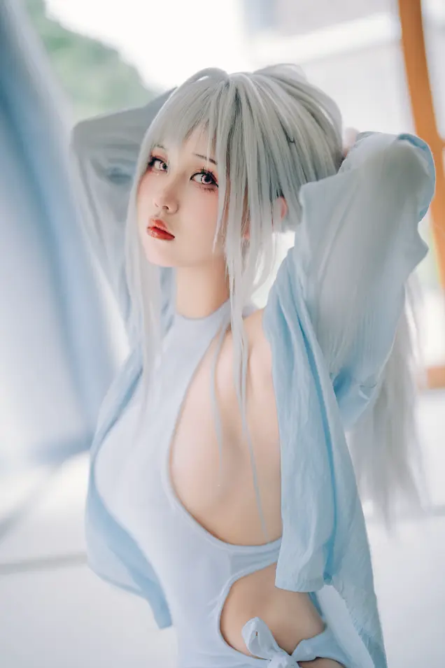 萌芽儿 - 白色泳装 预览展示图 1