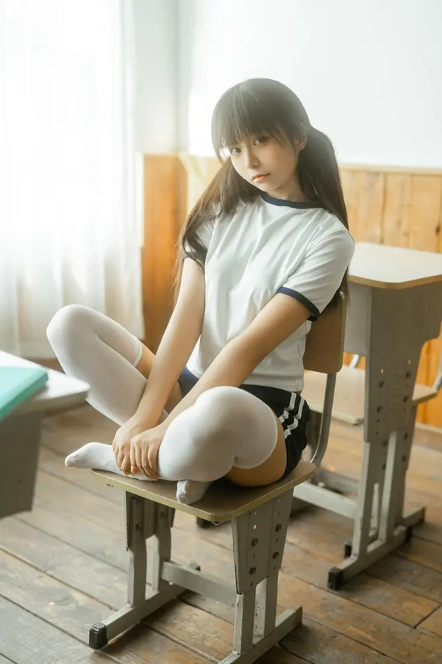 滕子京大王 - 午后教室 预览展示图 2