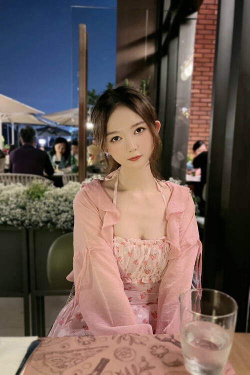51酱 – 2023年05月真爱粉 [59P6V-384MB]