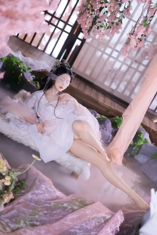 三度_69 – 小师姐 [81P-890MB]